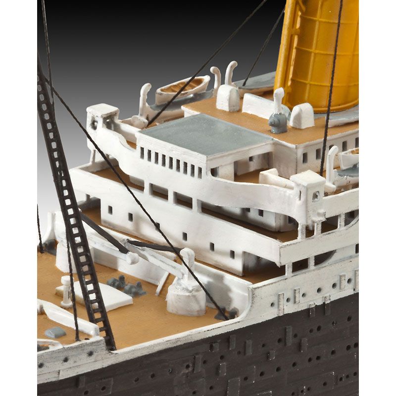 REVELL RMS TITANIC, 1:700 Scale Model Kit