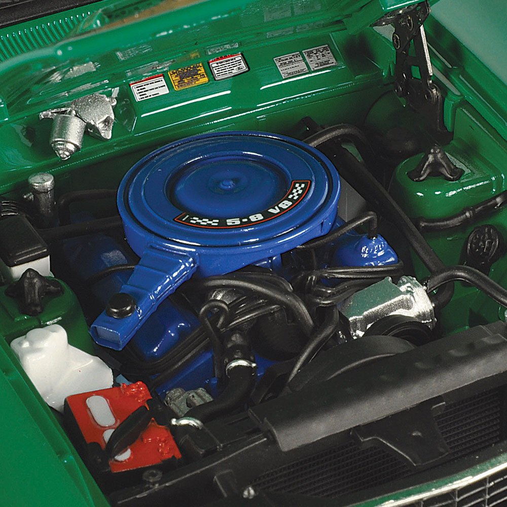 Classic Carlectables Ford XC Sundowner Modena Green, 1:18 Scale Diecast Model Car