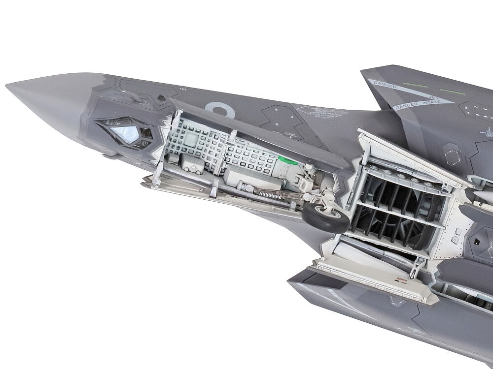 TAMIYA Lockheed Martin F-35 B Lightning 1:72 Scale Model Kit
