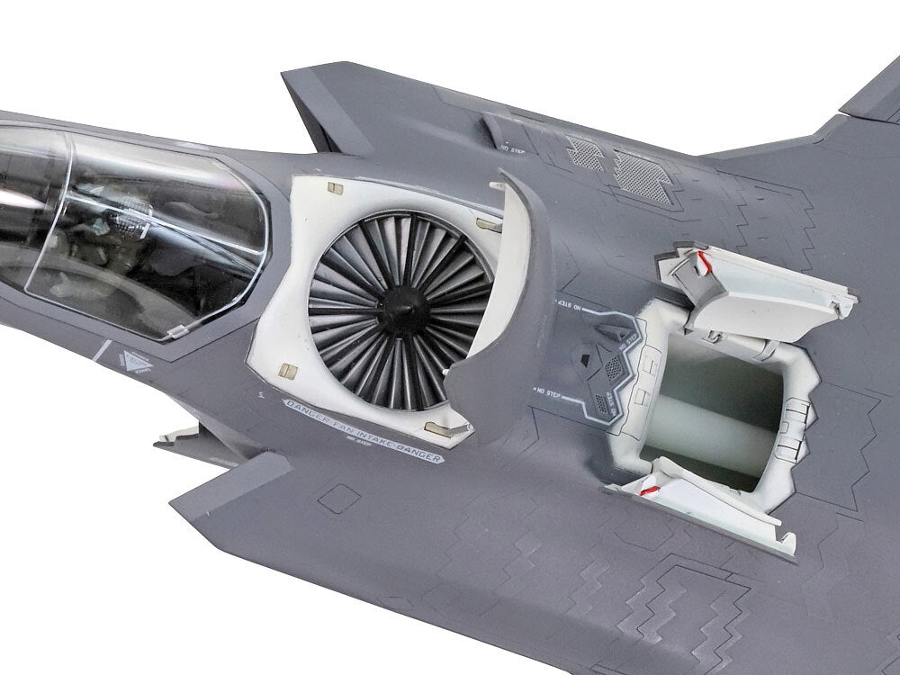 TAMIYA Lockheed Martin F-35 B Lightning 1:72 Scale Model Kit