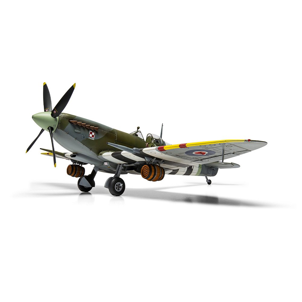 AIRFIX SUPERMARINE SPITFIRE MK.IXC - FLYING DRAY, 1:24 Scale Model Kit