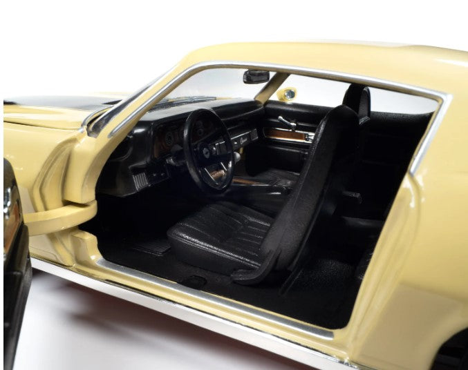 1972 Chevy Camaro RS/Z28, American Muscle, 1:18 Scale Diecast Car