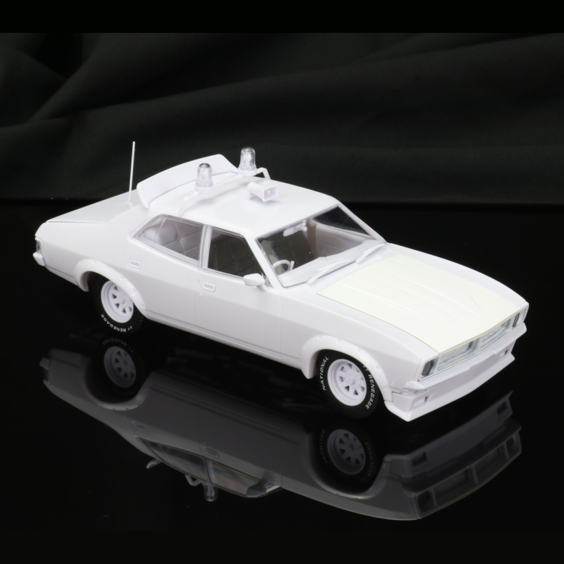 Pursuit Ford Falcon XB, 1:24 Scale Plastic Model Kit