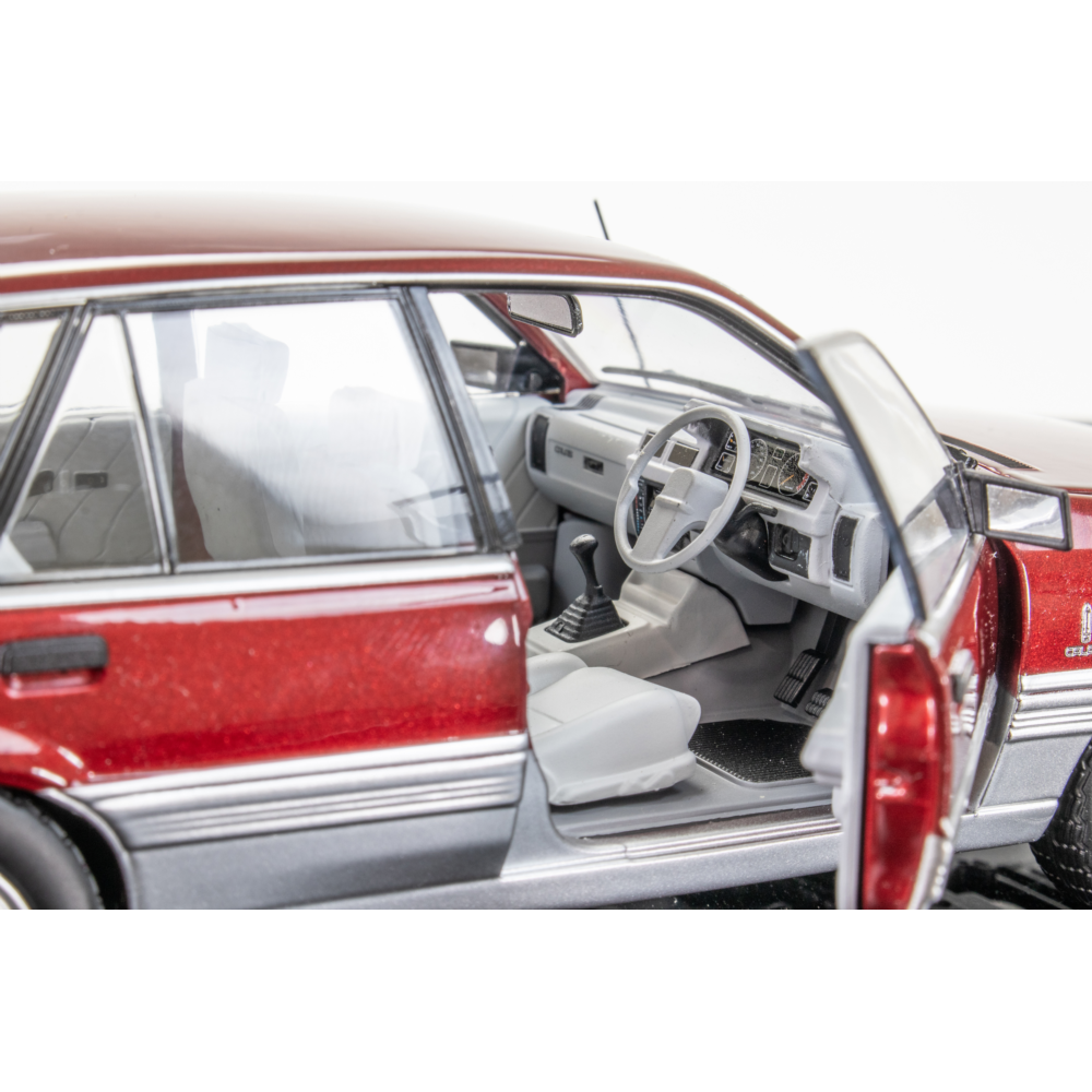 Red/Silver Holden VL Calais, 1:24 Scale Diecast Car