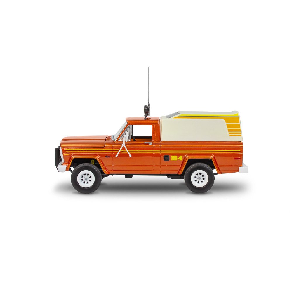REVELL JEEP J-10 PICKUP WITH CAMPER TOP, 1:24 Scale Model Kit