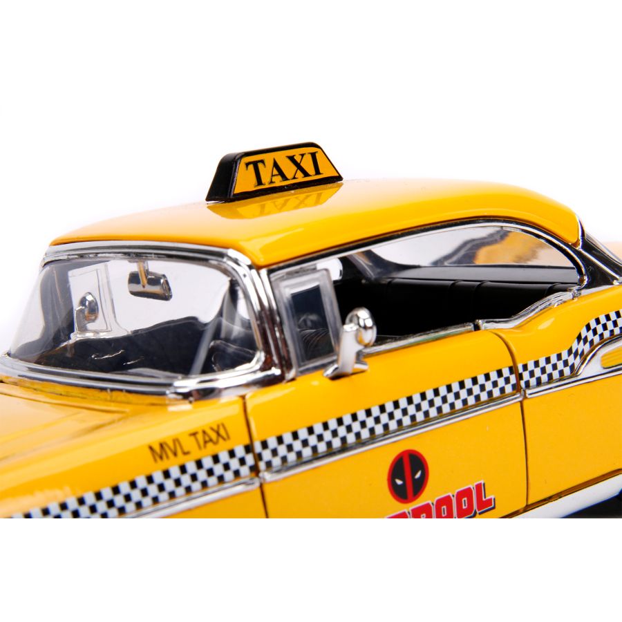 Deadpool (Comics) - 1957 Chevy Bel Air Taxi Hollywood Ride 1:24 Scale Diecast Vehicle with Deadpool